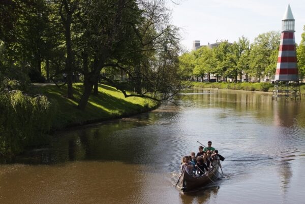 Kano varen in Breda - groepsfoto | Beleef Breda