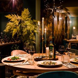 Restaurant Humphrey's in Breda - gedekte tafel 4 personen | BeleefBreda