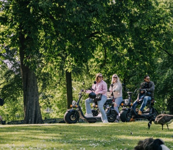 E-scooter rijden groep in het park van Breda | BeleefBreda